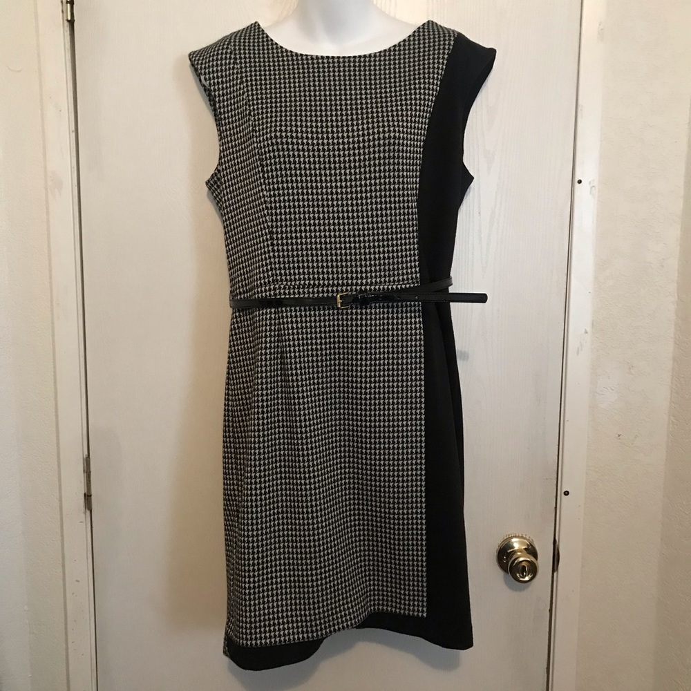 Calvin Klein dress w belt. Black/White Size 12